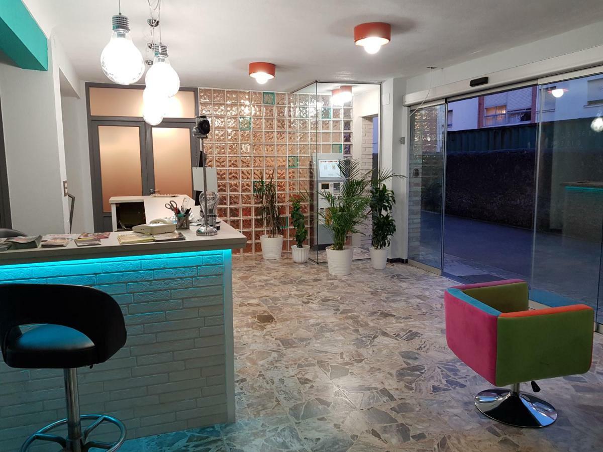 Hostal Rosi Laredo Exterior photo